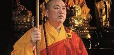 释印乐今晚估计睡不着了！   从白马寺方丈突然转任少林寺住持，表面看是往上走了