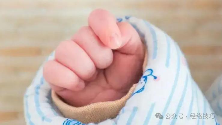 这个动作放松全身！老祖宗都夸的“婴儿式”，找回最初的放松感