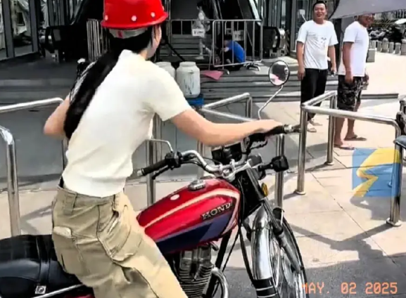 “动了底层人的饭碗！县城“滴滴摩托”上线，是便利还是抢生意？”近日，“滴滴摩托”
