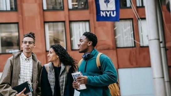 特朗普对哈佛下狠手！宣布禁止招收国际学生，哈佛5字强势回应