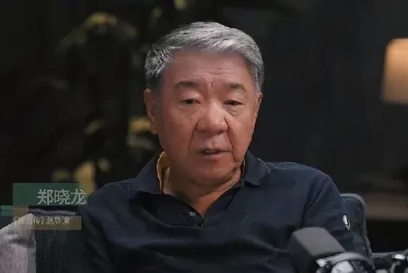 王伟忠向郑晓龙抛出疑问：“感觉《甄嬛传》里没一个人是真正快乐的。”
郑晓龙回应道