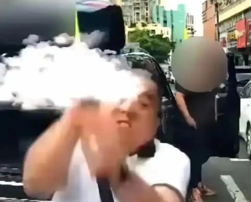 球杆砸车事件反转！柱子哥弟弟发声，还原事件全过程，内幕曝光，舆论直接逆向？
东莞