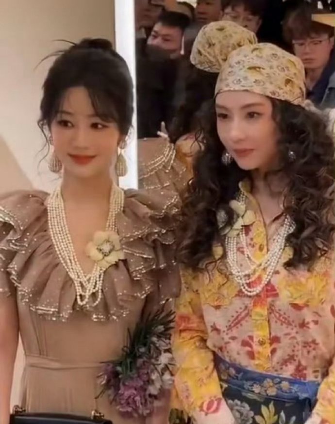 杨紫老有人说她不好看，但她和其他女艺人同框的时候，都不会失色是不是？ ​ ​​​
