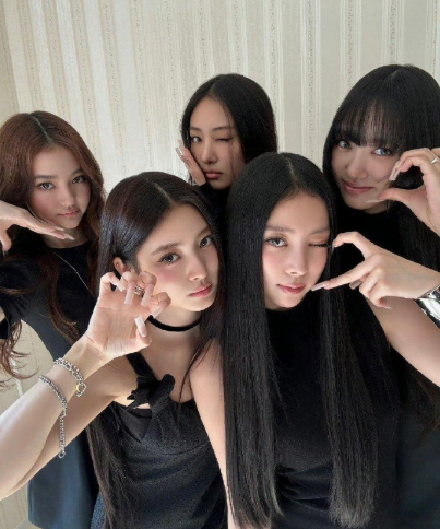 那这张图对外说Meovv是完颜团也太有说服力了 ​​​