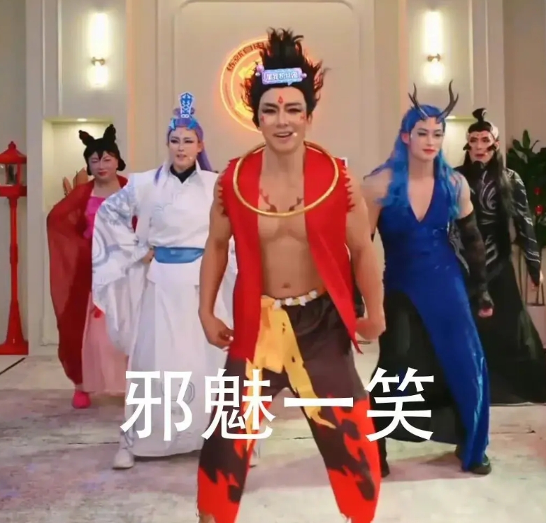 刘畊宏cos哪吒直播间跳操，为了热度也是拼了，引发网友热议！
刘畊宏的直播间，曾