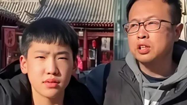 2020年，丹东一名初中生不想上学，整天沉迷网络，父亲劝说无果后，竟直接辞职，准