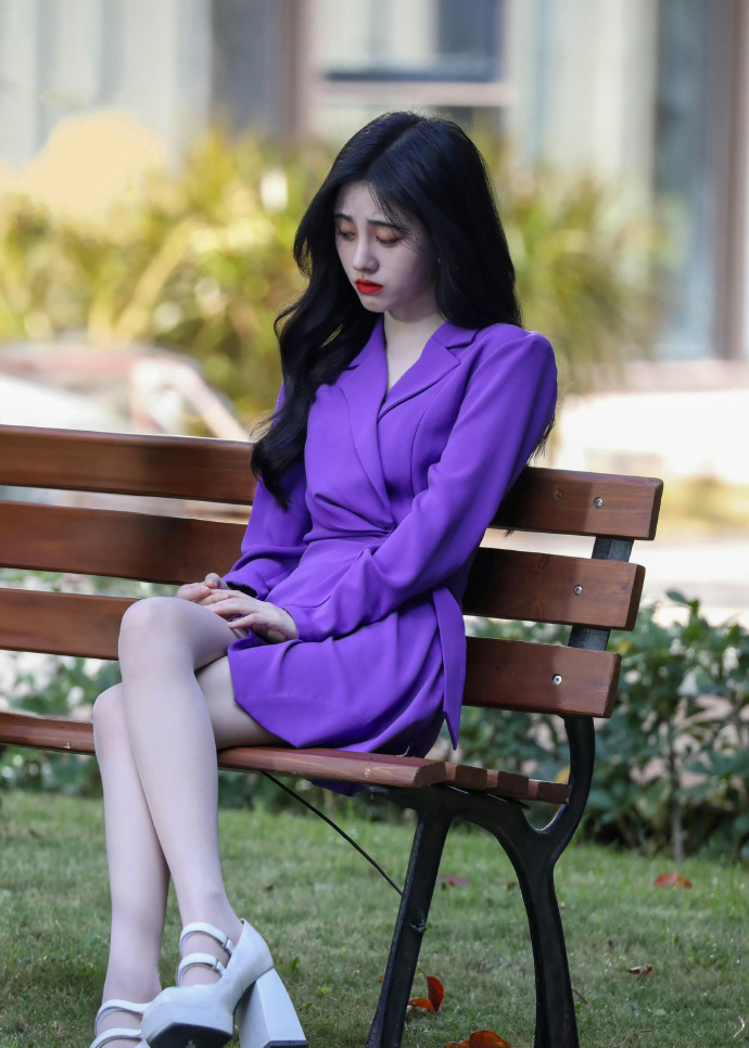 鞠婧祎未修生图，紫色果然最有韵味，气质这方面拿捏了