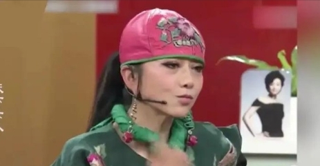 在一次采访中，杨丽萍说爱有很多种，无需寄托在一个男人身上时。杨澜反问到：几乎女人