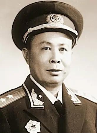 1955年授衔时，志愿军军长回村种地不予授衔，朱老总大怒，不能没他！在经过多轮评