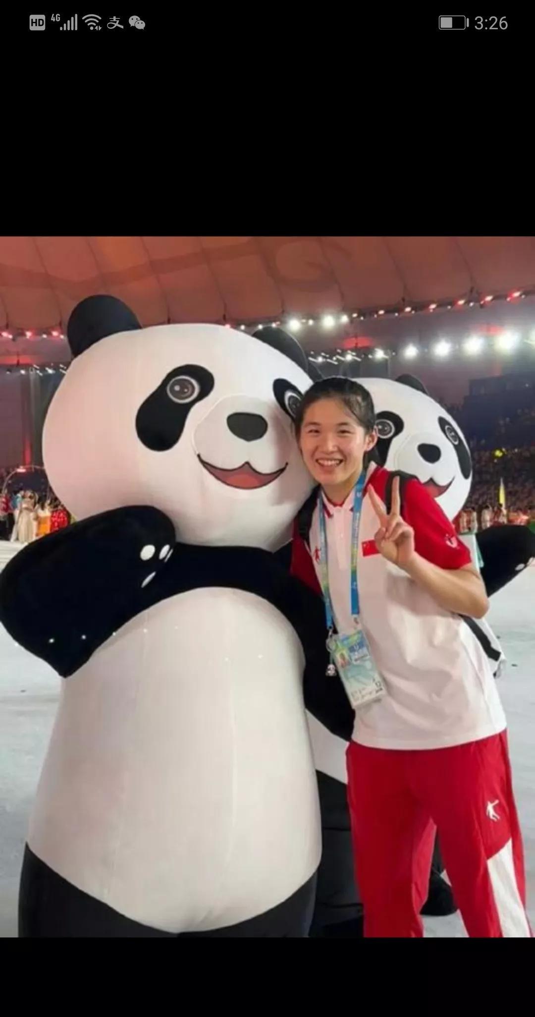 山东女排能打进全运会决赛，解盛钰功不可没。
解盛钰，济南人，2004年出生。
参