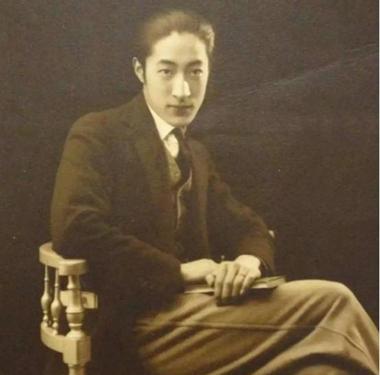 上世纪20年代的上海滩，那是一个纸醉金迷、风云际会的年代。邵洵美，出身清末官宦世