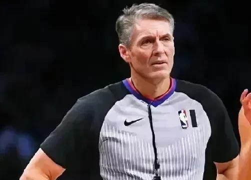 难怪NBA越来越没人看了，肖华带领下的联盟为了利益无所不及，引入博彩，操控比赛，
