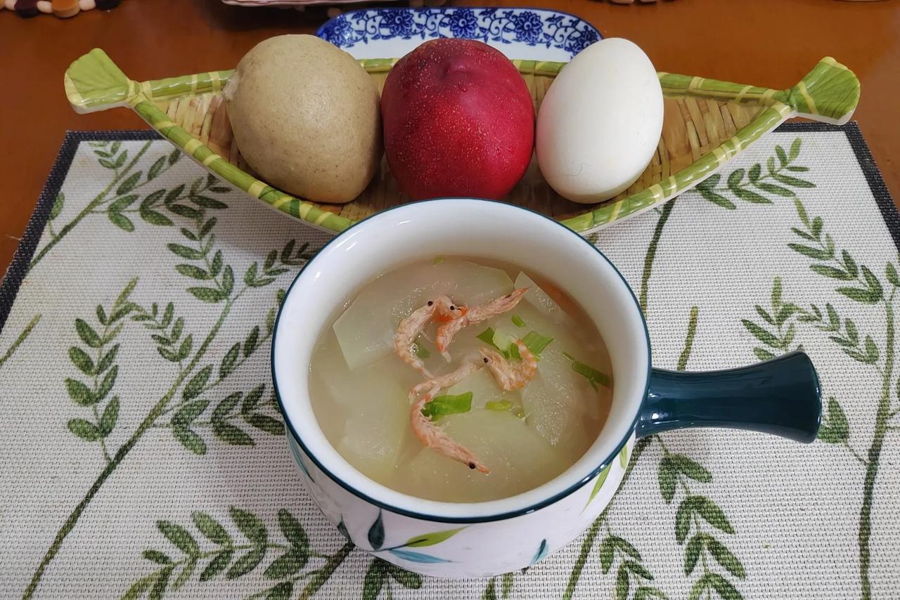 暑气未尽，凉风而至！再过两天就立秋了，现在的秦皇岛，早晚有了丝丝凉意，上蒸下煮的