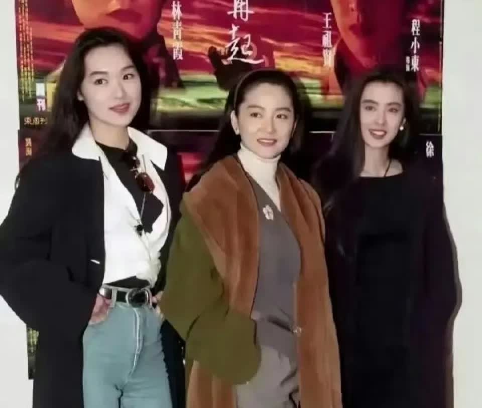 当年，王祖贤和林青霞站在一起时，林青霞瞬间被王祖贤比下去。
林青霞和王祖贤相比