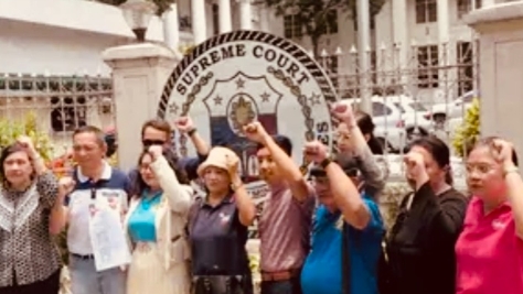 马卡巴延的议员和其他个人向菲律宾最高法院提交了一份联合介入动议和复议动议，试图推