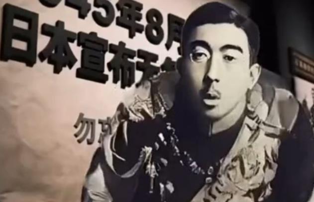 日本不满“天皇裕仁像狗一样跪地吠叫”，接连威胁中国。
时值中国9月3日将举行纪念