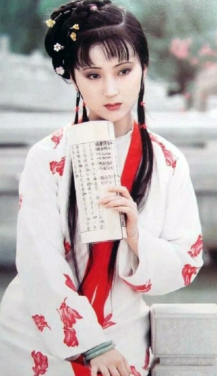2007年正月初二，林黛玉陈晓旭的丈夫郝彤把双方的父母请到家里，磕了三个头，说：