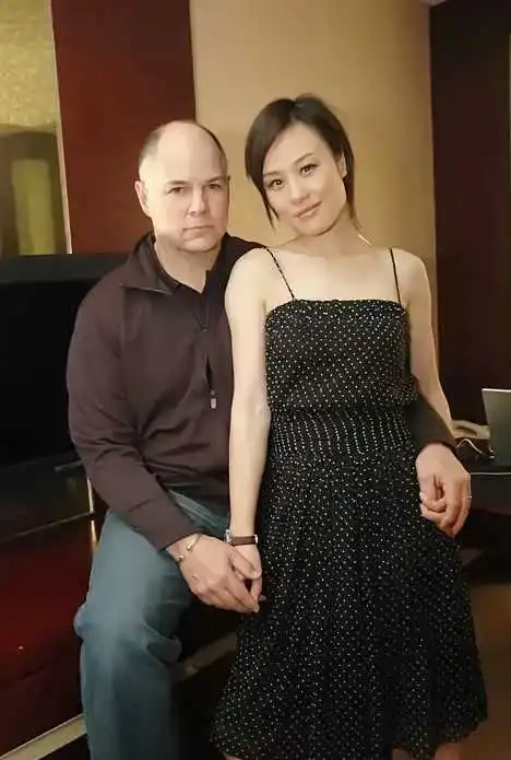 邬君梅，都说她面容精致，被评为十大最美东方面孔，哪里精致了？