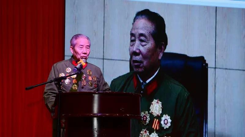 蔡兴海真的是令人钦佩的战斗英雄。在那样艰苦的上甘岭战役中，他展现出非凡的智慧与勇