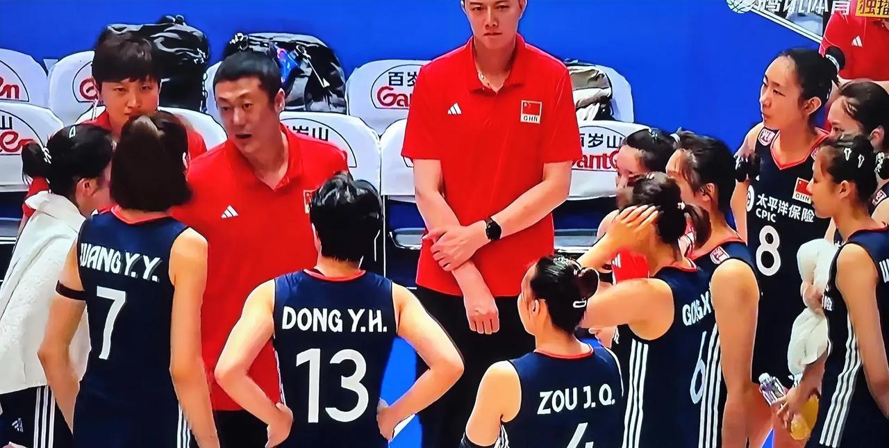 中意女排激战正酣，暂失两大杀器的中国队连失三局不敌意大利！
        两队