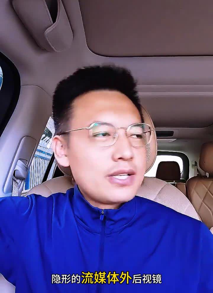 问界M8这次OTA升级的功能太实用了。
问界M8这次OTA升级有两个功能，我觉