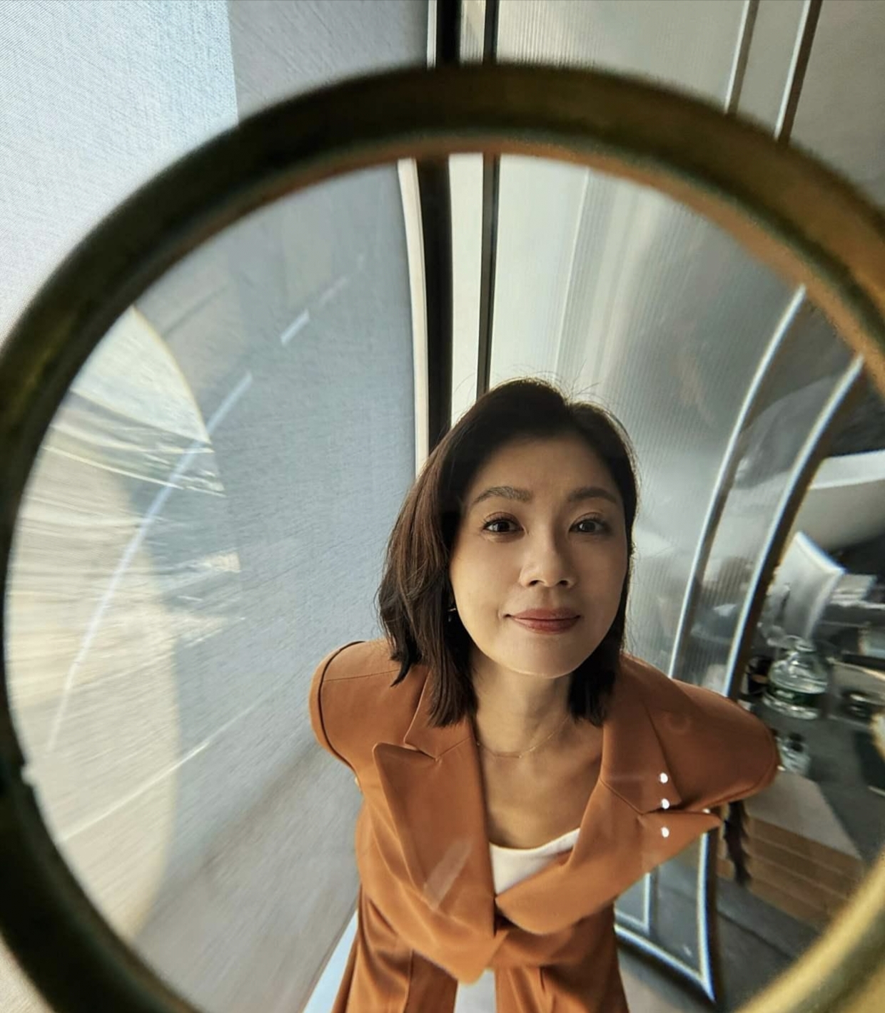 贾静雯许久未露面，近期现身状态神似少女