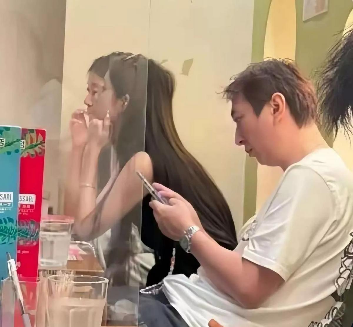 奉劝大家一句，
不要再被王思聪骗了，
他根本不是表面看上去的那样，实际上，人家过