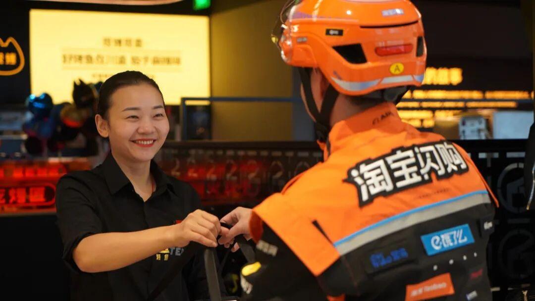 淘宝闪购日单量破1.2亿，京东美团阿里展开即时零售大战！