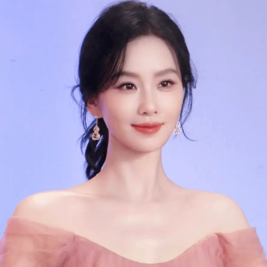 刘诗诗vs白冰，两位顶级女星，谁的颜值更能打？


