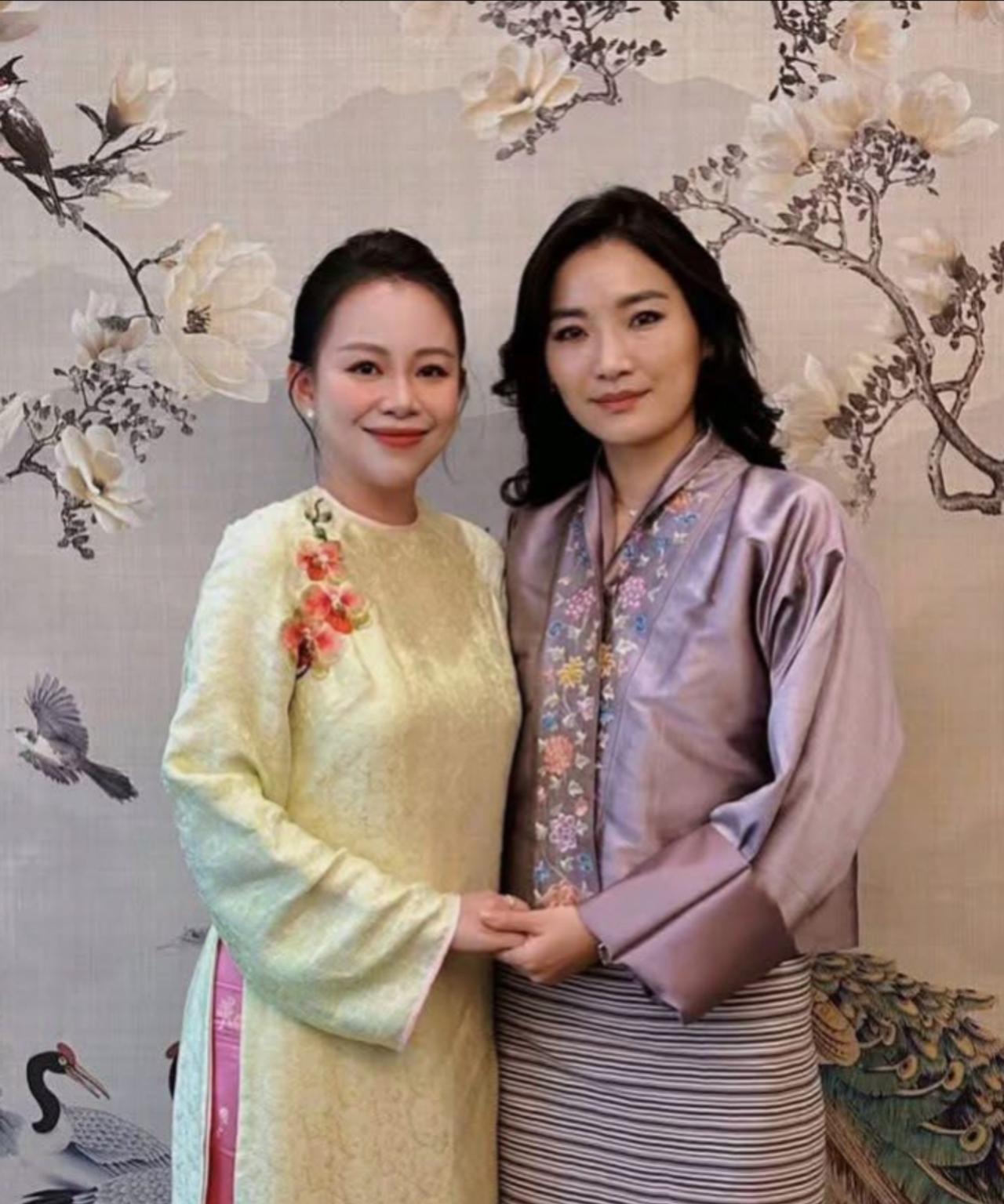 不丹王后参加私人聚会，大波浪搭配紫色礼服
不丹王后佩玛访问越南时尽显风采，她积极