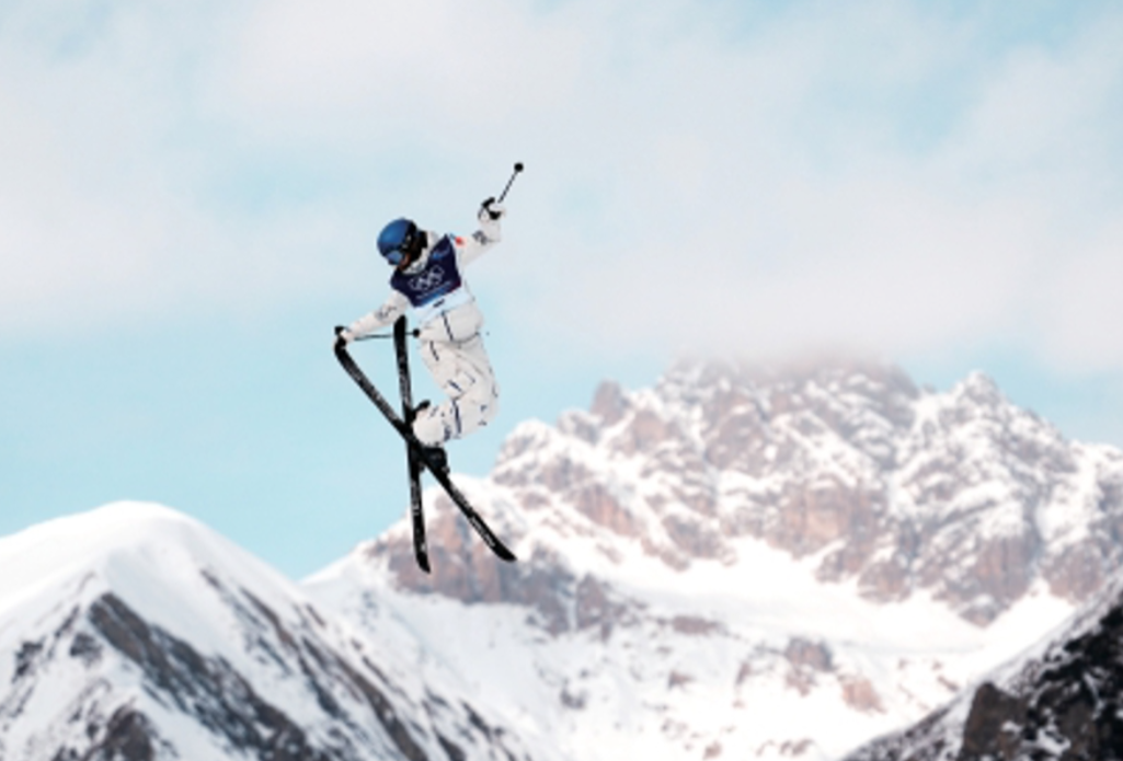 每每有谷爱凌的比赛，无论决赛还是预赛，她总是混合采访区里的“迟来之人”，没办法，