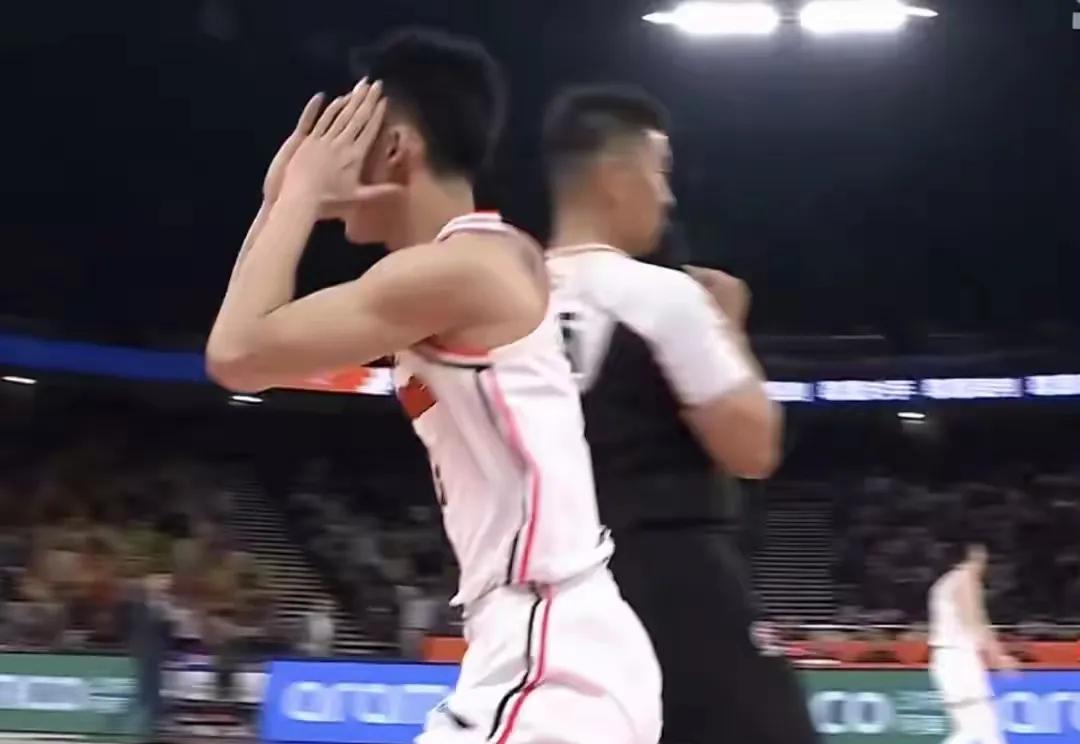 #cba# 徐杰的完美表演啊，居然被发球失误搞砸了。
面对上海队最后时刻，徐杰真
