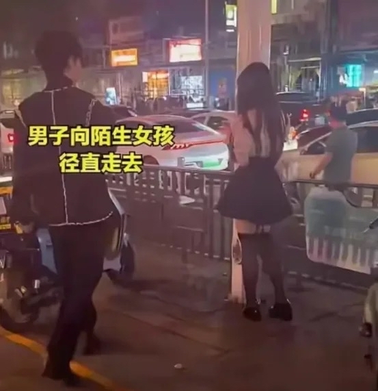 “只要锄头挥得妙，哪有墙角撬不动”，这话果然不假！长沙一博主夜间向 49 名陌生