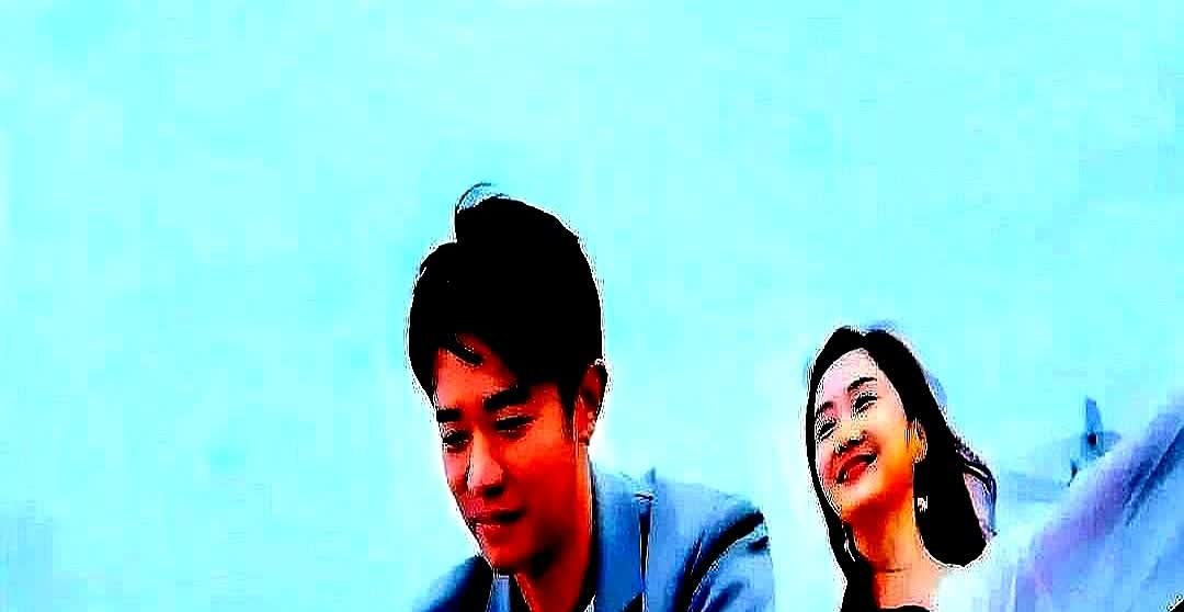 我听过凤凰传奇的瓜

是一个圈内朋友告诉我

他说玲花结婚时曾毅大哭，但