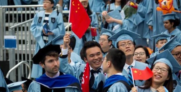 --美国顶级高校哈佛前校长直言，表示禁止哈佛招收留学生，是自毁前程，把人才往中国