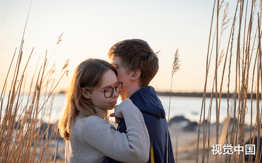 穿书成甜文女主，我偏要爱病弱男二