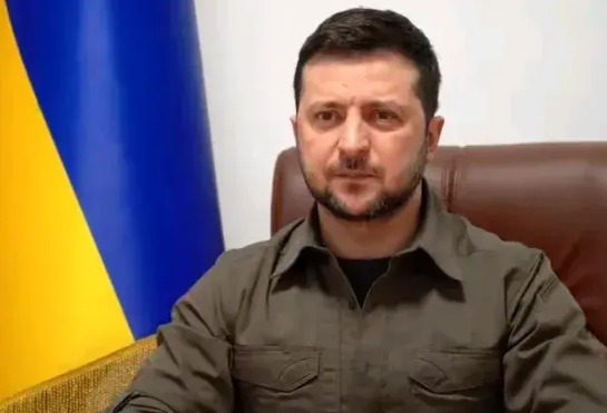 太尴尬了，泽连斯基主动认怂了！

事情发展太快了，3月4日，乌克兰总统泽连斯基表