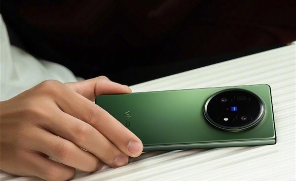 【vivo X Fold5首发第四代硅负极电池】今天，vivo通信科技有限公司产