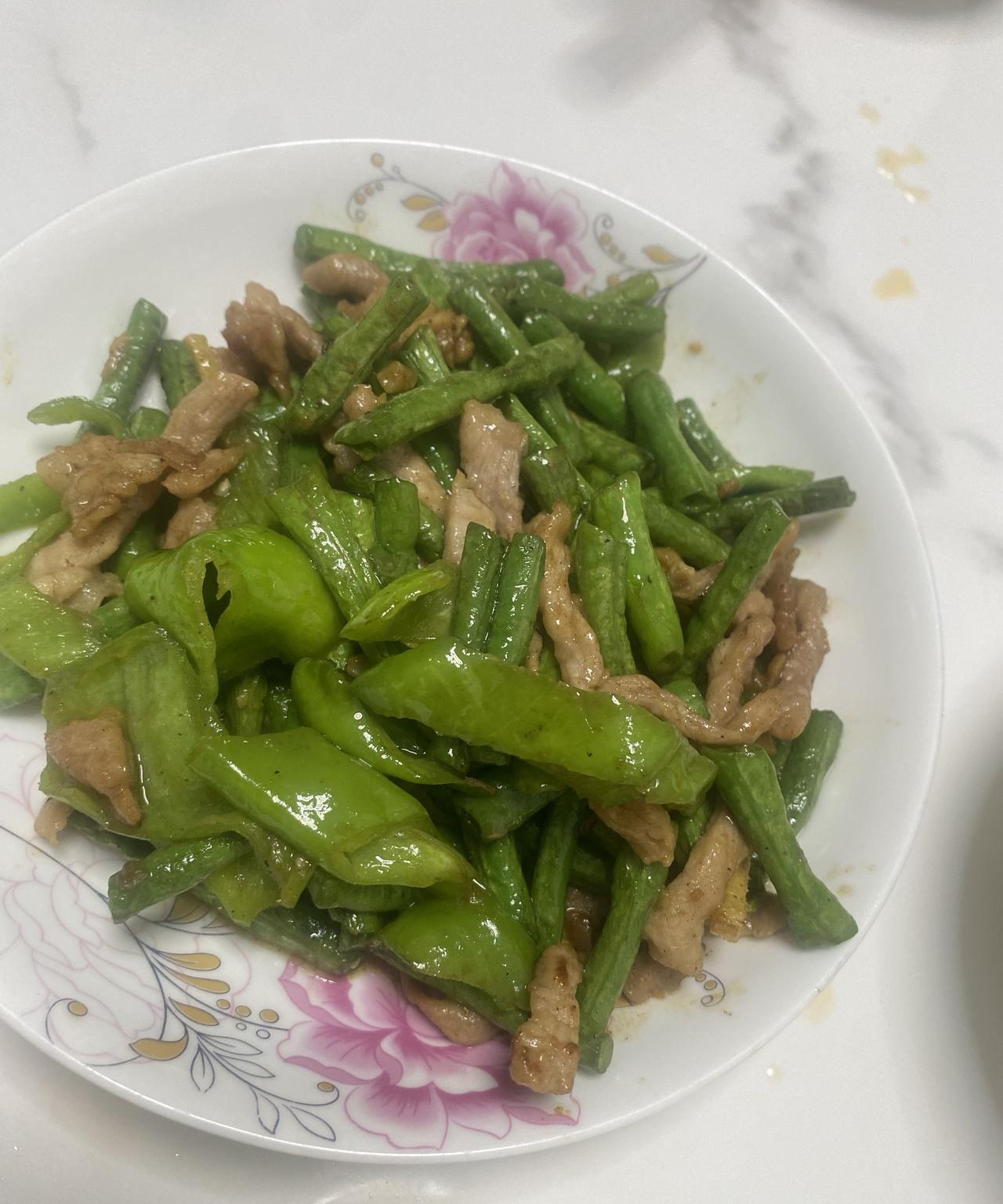 我上班的时候一天能够更新三篇小作文，结果休息的时候几天不更新，或者只更新一两篇，
