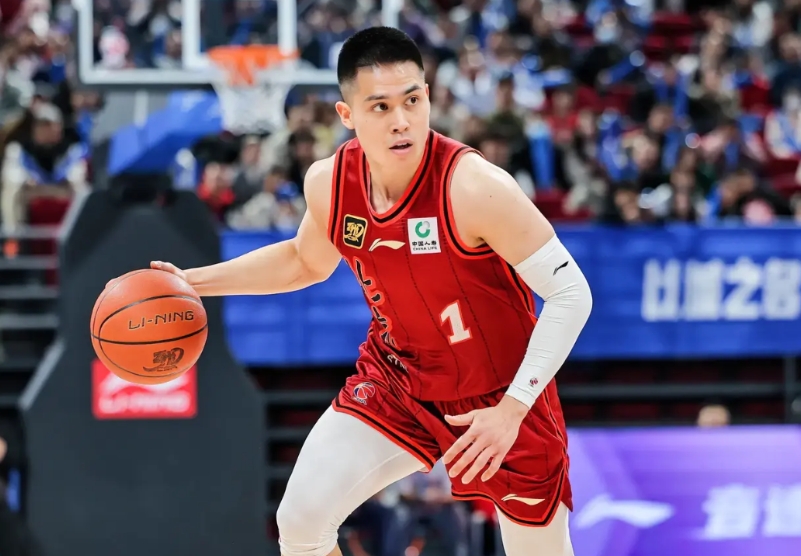 陈盈骏：15分2板，关键时刻太硬了，比外援都硬，幸运的是，比赛还拿下了！
范子铭