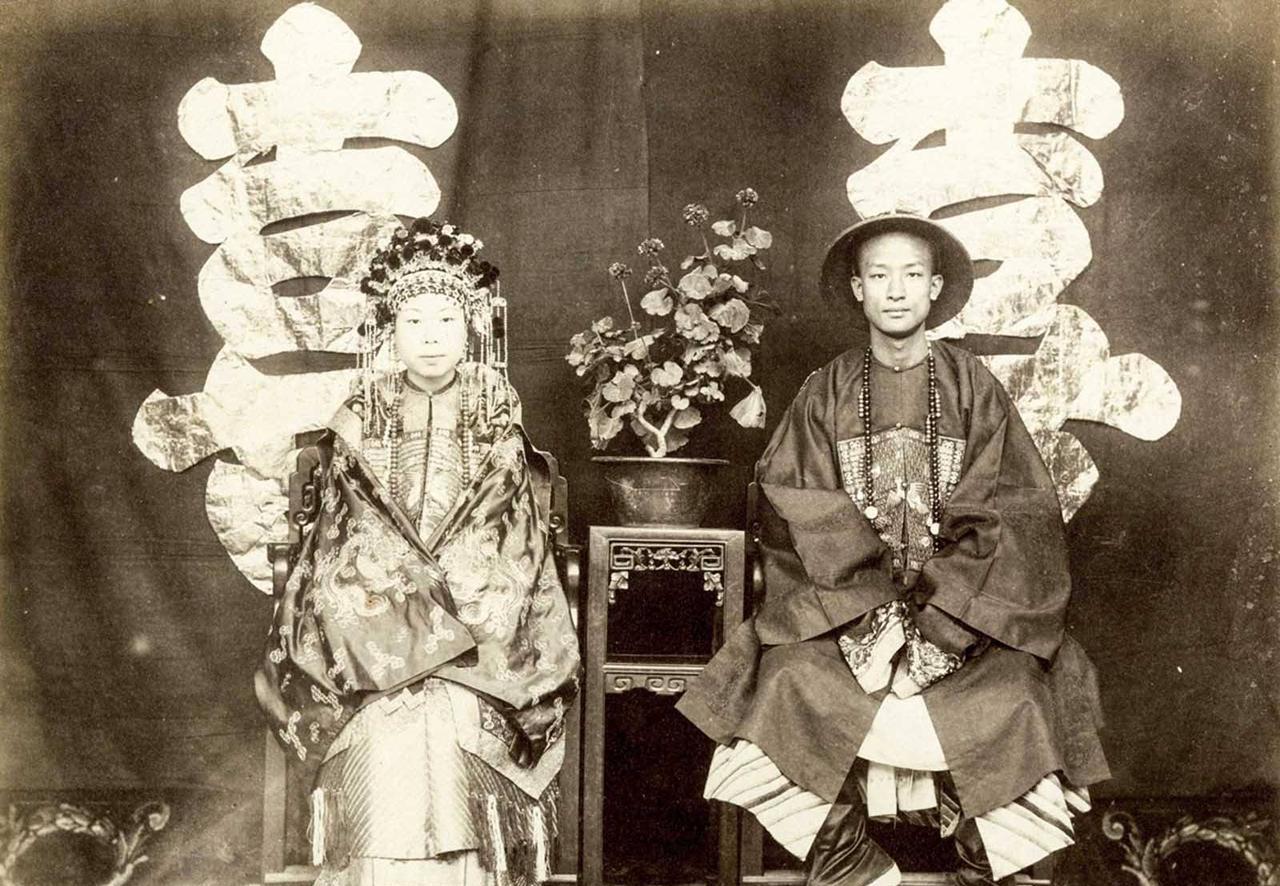 1863年的一天，左宗棠在家中遇到了一场让人记忆深刻的“家务审问”。发妻周氏盯着