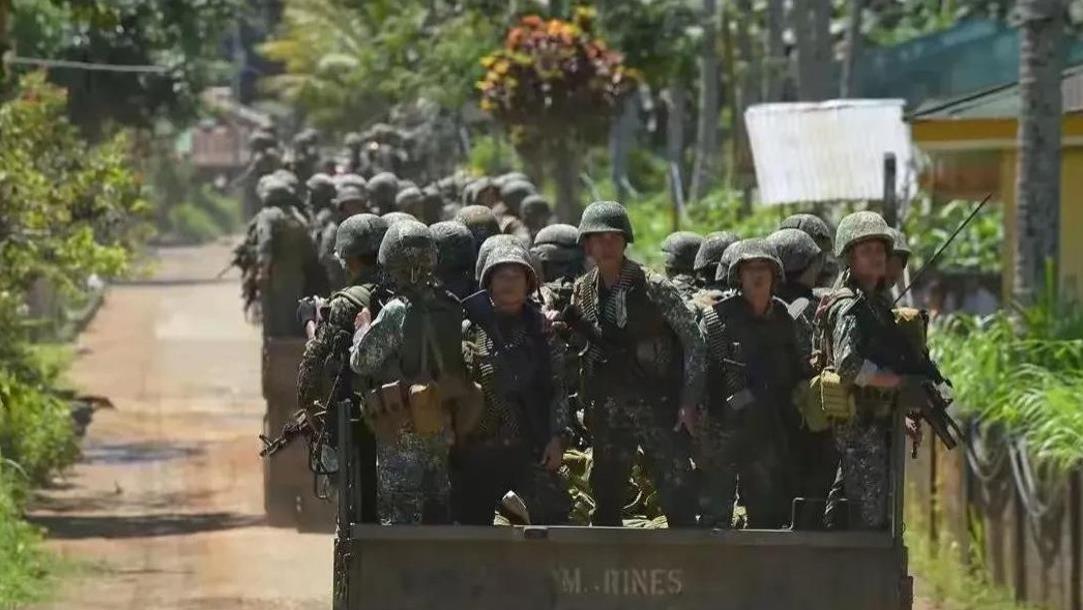 杜特尔特刚下飞机被抓！