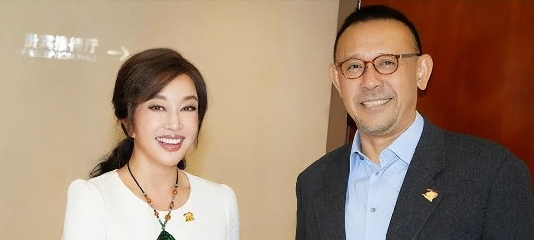 刘晓庆姜文陈国军三角恋











陈国军发现刘晓庆和姜文的私情后，怒