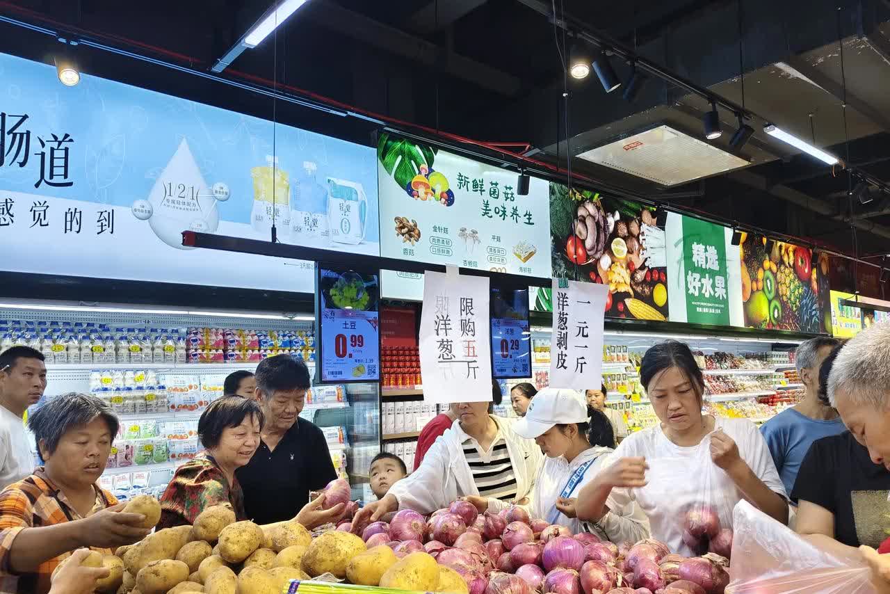 你喜欢逛早市还是逛超市？

我来谈谈自己的一次体验。

因为是周末，今天