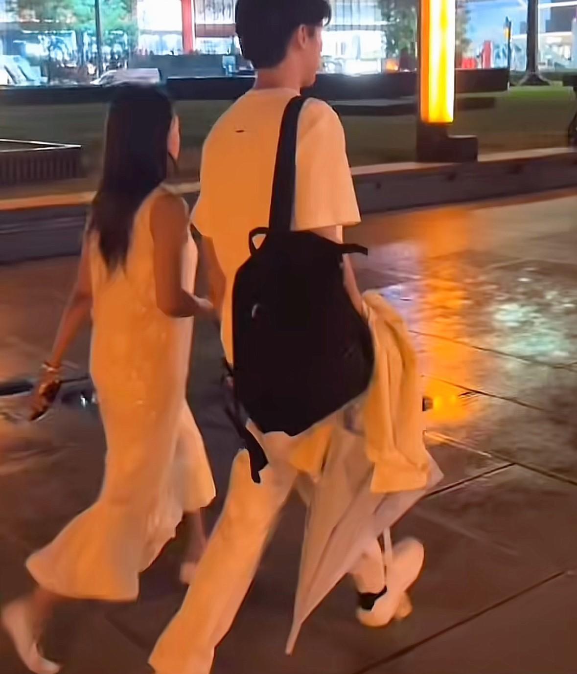 鹏鹏为什么受西安人如此欢迎？
一是本身优秀，包括他与宇辉之间所发生的故事，让人很
