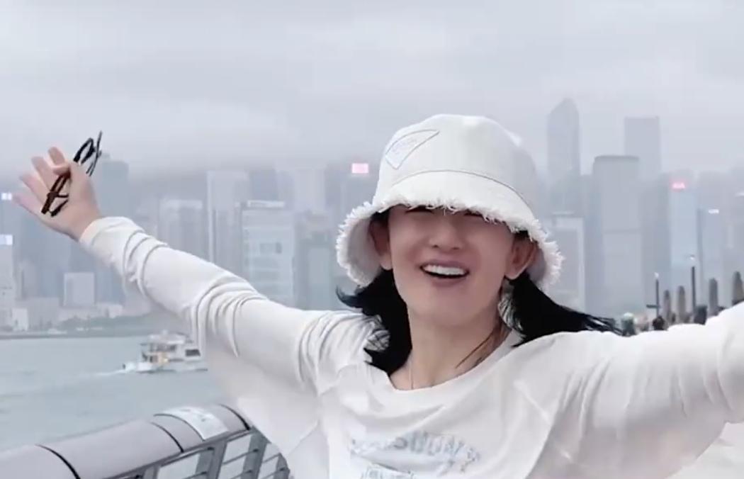 谢娜带娃身材引热议！穿紧身裙被指发福明显，张杰抱小女儿父爱爆棚
近日，谢娜张杰合