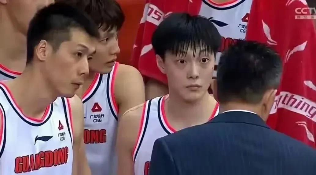 打浙江，怒我直言，徐杰是广东队大脑核心，胡明轩要适应2当家，宏远能走到今天不容易