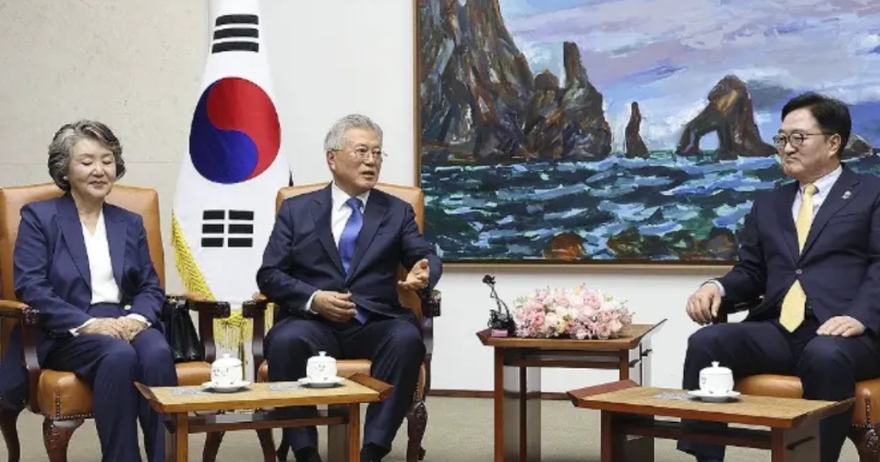 被保守派找上麻烦的文在寅，罕见出山怒斥尹锡悦

文在寅日前访问韩国国会并发表讲话