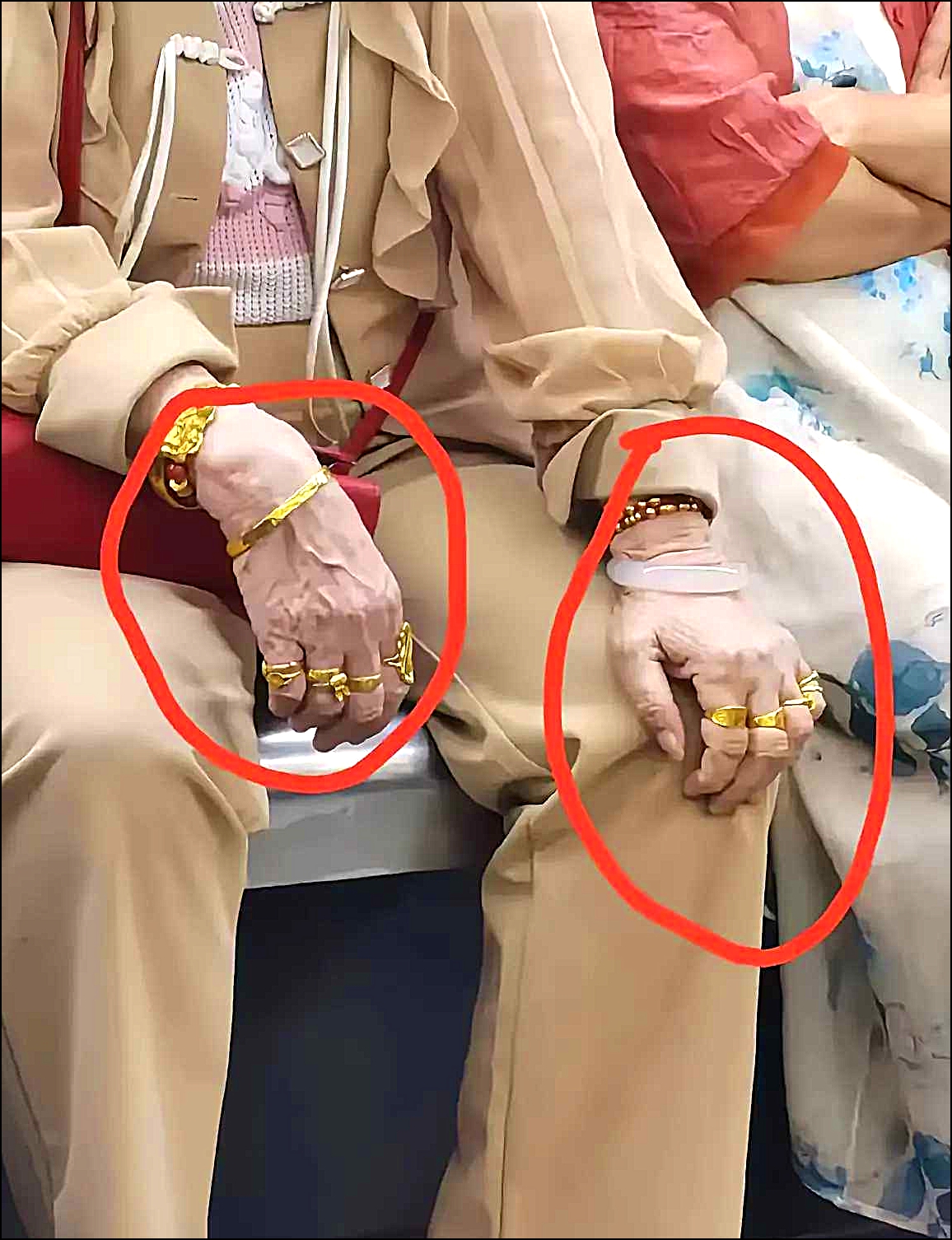 妹纸真富有，这些首饰值个十来万吧？