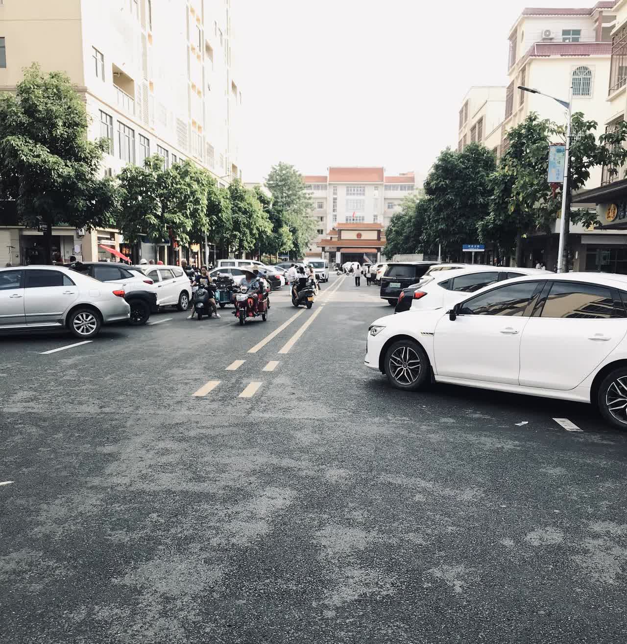好羡慕那些考驾照科科一把过的人，
科科一把过，省钱省时又省心、
真的太让人羡